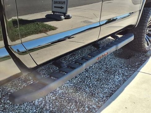 Used 2023 Nissan Titan PRO-4X image 5