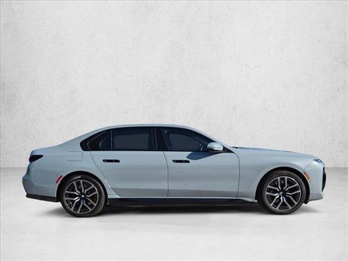 Used 2023 BMW i7 xDrive60 w/ Executive Package 2 AWD/4WD image 4