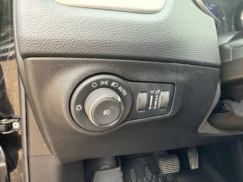 Used 2019 Jeep Compass Latitude AWD/4WD image 19