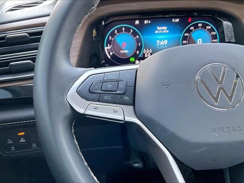 Used 2025 Volkswagen Atlas SE AWD/4WD image 21