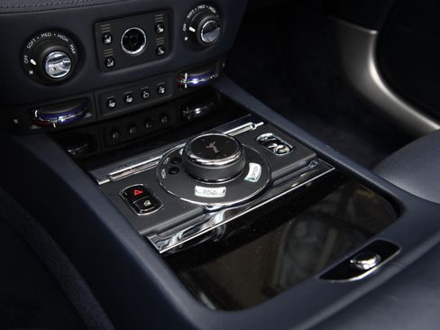 Used 2020 Rolls-Royce Dawn RWD image 13