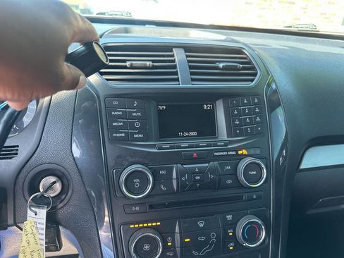 Used 2017 Ford Explorer 4WD Police Interceptor image 9