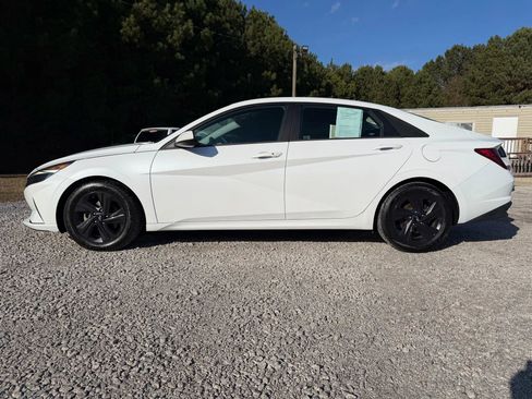 Used 2021 Hyundai Elantra SEL image 2