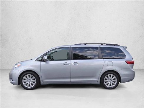 Used 2013 Toyota Sienna LE AWD/4WD image 22