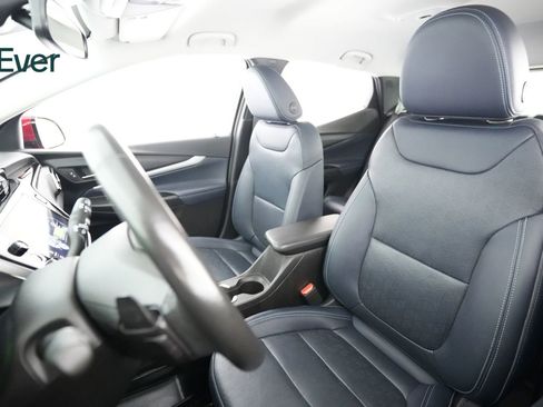 Used 2022 Chevrolet Bolt EUV LT w/ Convenience Package image 4