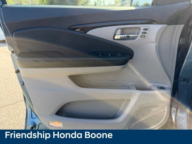 Used 2017 Honda Pilot Touring image 14