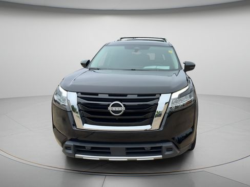 Used 2023 Nissan Pathfinder SL AWD/4WD image 8