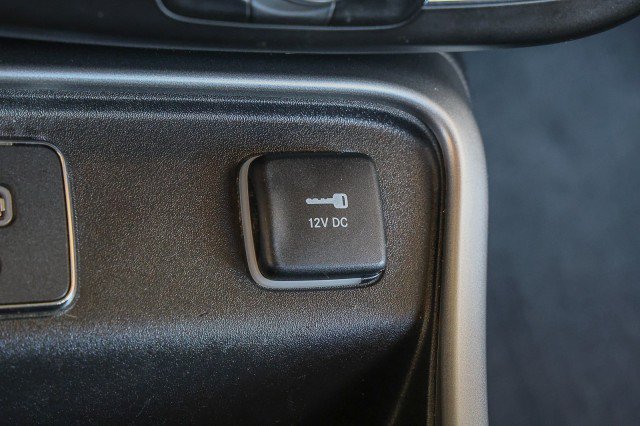 Used 2018 Jeep Compass Latitude w/ Popular Equipment Group FWD image 19