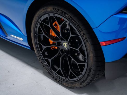 Used 2021 Lamborghini Huracan EVO RWD image 31