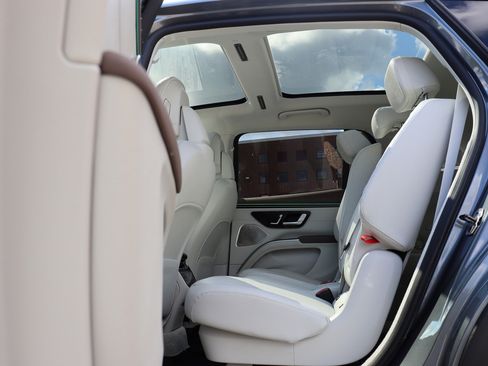 Used 2023 Mercedes-Benz EQS 450+ SUV image 14