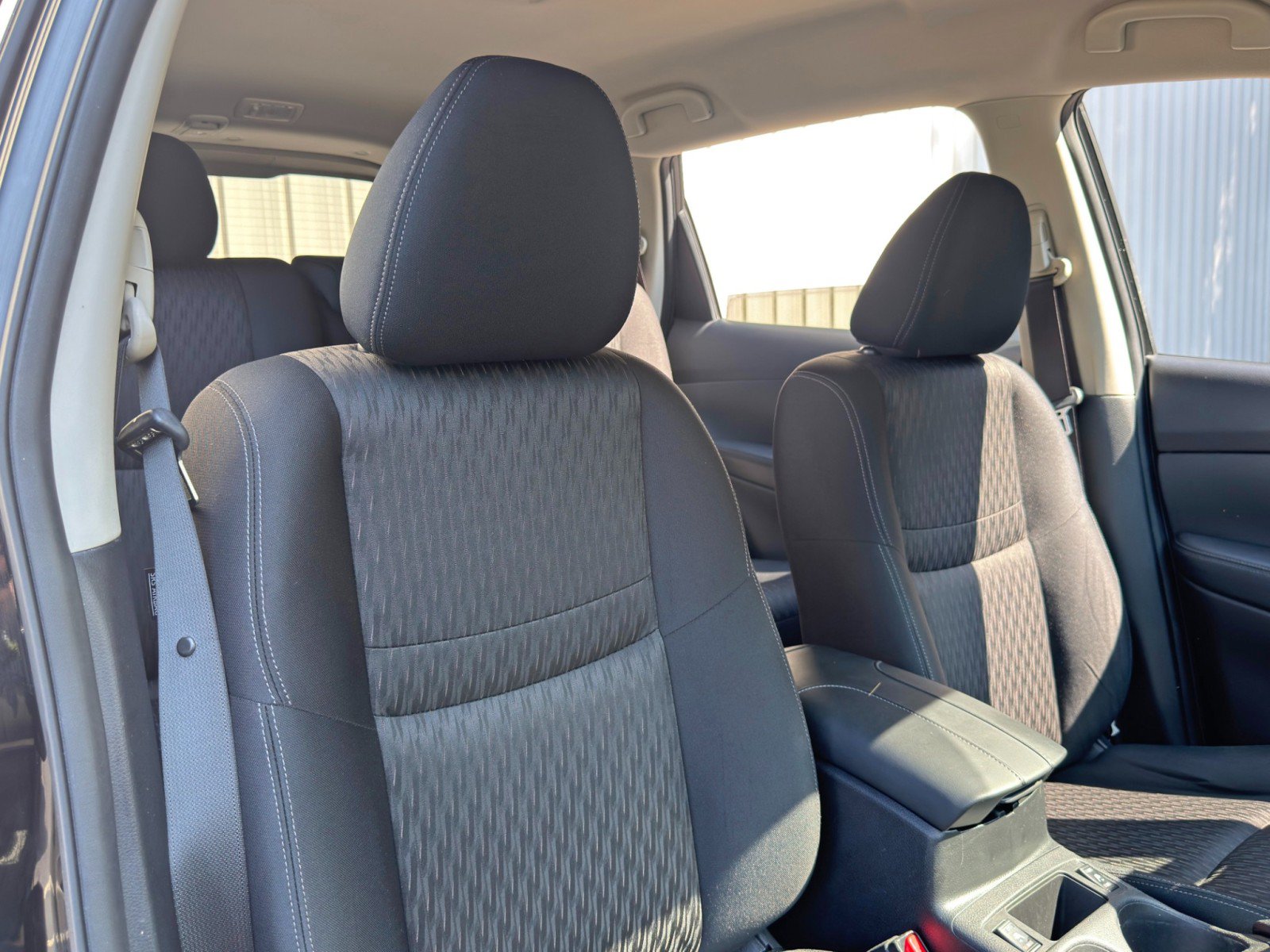 Used 2019 Nissan Rogue SV w/ Premium Package AWD/4WD image 33