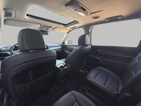 Used 2025 Kia Telluride S image 32