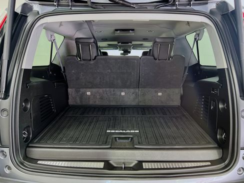 Used 2019 Cadillac Escalade ESV Luxury AWD/4WD image 24