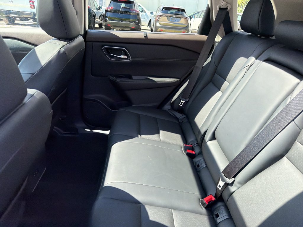 Used 2021 Nissan Rogue SV w/ Premium Package FWD image 32