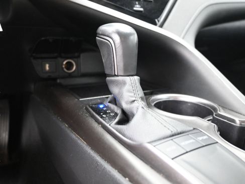 Used 2024 Toyota Camry SE image 31