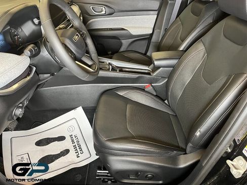 Used 2023 Jeep Compass Latitude image 19