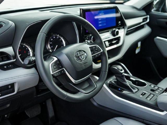 New 2026 Toyota Highlander XLE AWD/4WD image 8