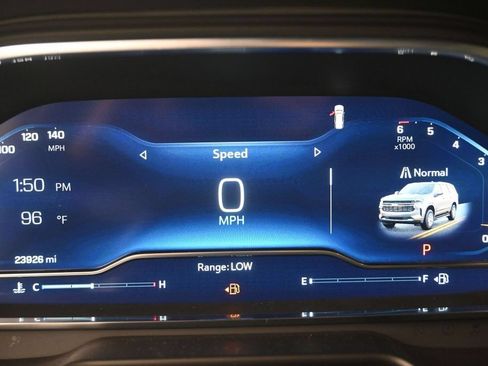Used 2024 Chevrolet Suburban RST RWD image 13