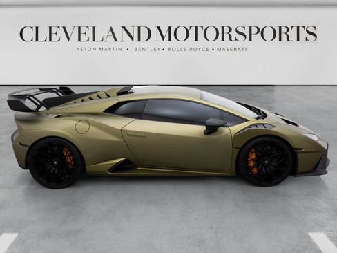 Used 2022 Lamborghini Huracan STO RWD image 9
