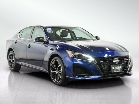 Used 2023 Nissan Altima 2.5 SR AWD/4WD image 7