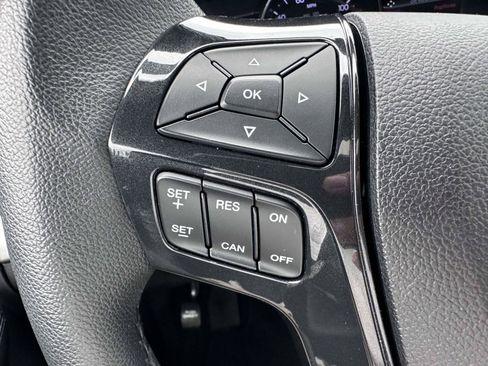 Used 2018 Ford Explorer XLT w/ Equipment Group 202A AWD/4WD image 18