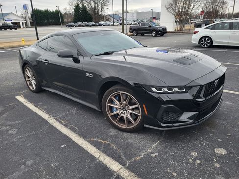 Used 2024 Ford Mustang GT Premium image 3