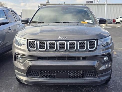 Used 2023 Jeep Compass Latitude w/ Convenience Group image 2
