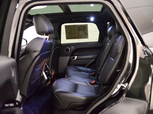 Used 2016 Land Rover Range Rover Sport HSE image 11