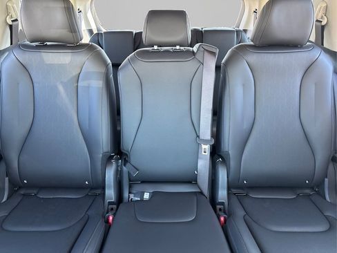 New 2026 Kia Carnival FWD image 10