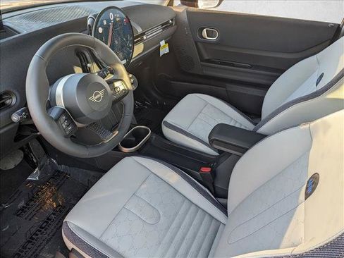 Used 2025 MINI Cooper 2-Door Hardtop image 3