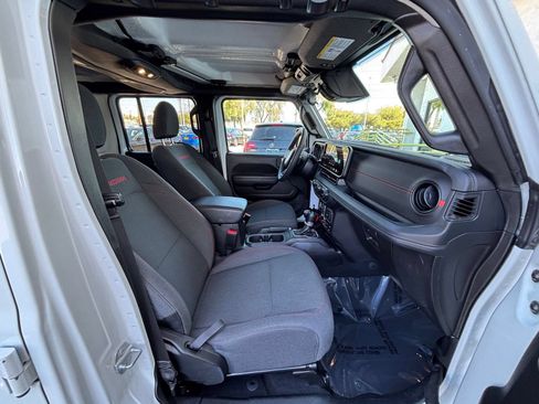 Used 2025 Jeep Wrangler Unlimited Rubicon AWD/4WD image 21