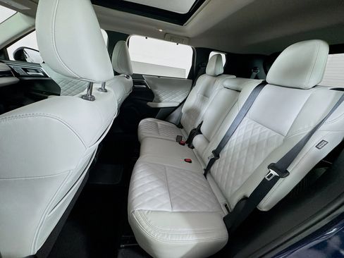 Used 2025 Mitsubishi Outlander SEL AWD/4WD image 18