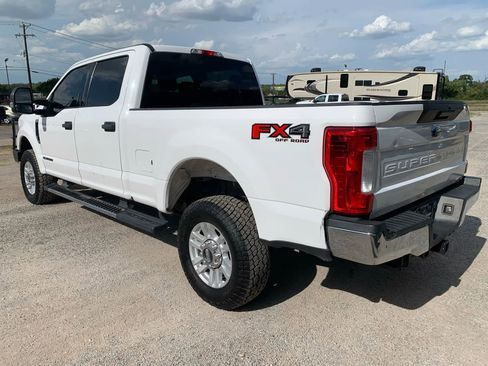 Used 2018 Ford F250 XLT w/ FX4 Off-Road Package image 5