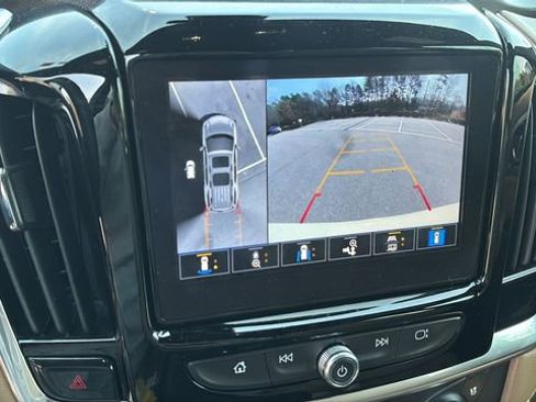 Used 2023 Chevrolet Traverse Premier image 25