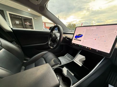 Used 2019 Tesla Model 3 Standard Range Plus image 31