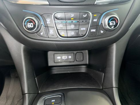 Used 2019 Chevrolet Equinox LT image 12