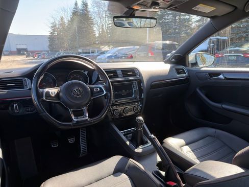 Used 2017 Volkswagen Jetta GLI image 16