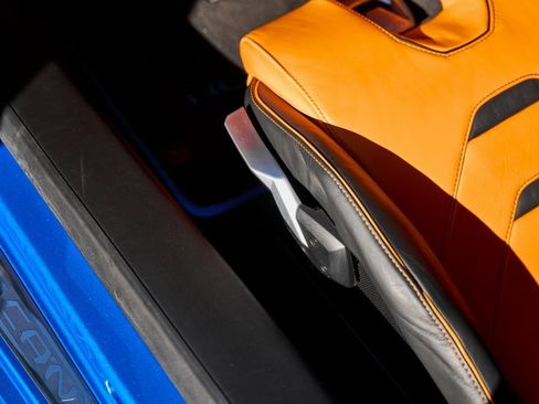 Used 2020 Lamborghini Huracan EVO image 32