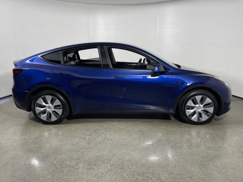 Used 2023 Tesla Model Y AWD image 2