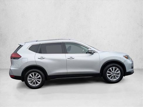 Used 2020 Nissan Rogue SV image 4