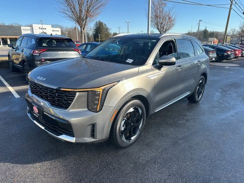 Used 2025 Kia Sorento EX w/ EX Panoramic Sunroof Package image 4