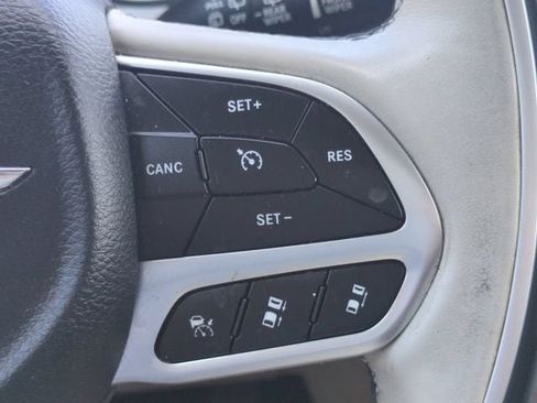 Used 2018 Chrysler Pacifica Limited w/ Advanced Safetytec Group FWD image 27