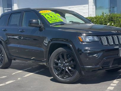 Used 2017 Jeep Grand Cherokee Altitude