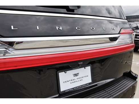 Used 2018 Lincoln Navigator Select w/ Technology Package RWD image 29