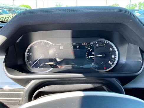 Used 2023 Land Rover Defender 110 S image 21