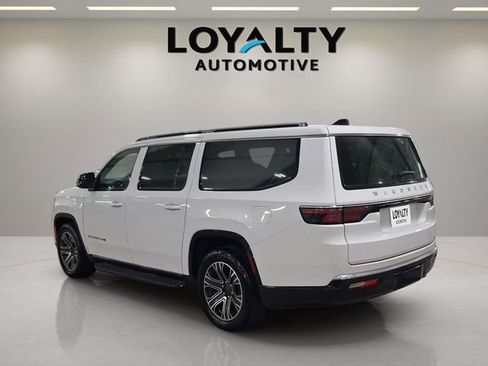 Used 2024 Jeep Wagoneer L Series II w/ Flexible Seating Group AWD/4WD image 3