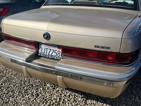 Used 1994 Buick Roadmaster Sedan image 5