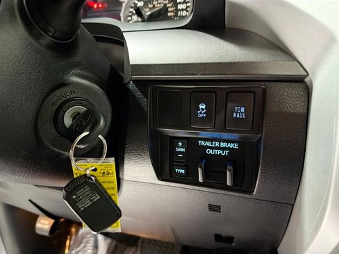 Used 2016 Toyota Tundra SR5 w/ SR5 Upgrade Package image 8