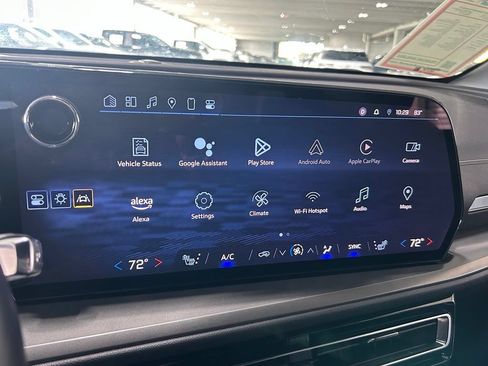 Used 2024 Chevrolet Traverse LT FWD image 28