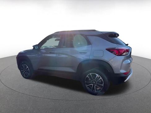 Used 2025 Chevrolet TrailBlazer LT w/ Driver Confidence Package image 10